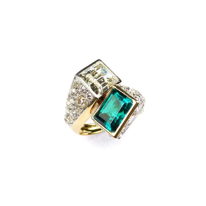 Art Deco two stone emerald and diamond crossover ring, Monture Cartier
